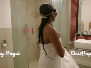 Desi söder indisk ung kvinna ung bhabhi payal i badrum
