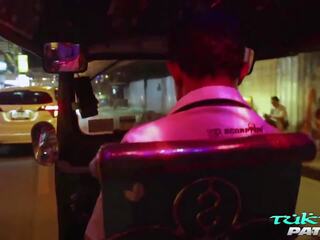 Tuktukpatrol bräunen linie asiatisch will wichse alle über sie gesicht